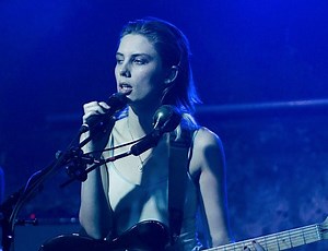 Watch Wolf Alice’s Ellie Rowsell play quarantine home concert to raise money for ‘Save Our Venues’