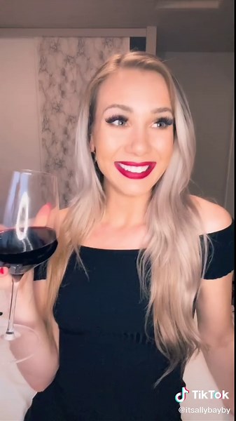 Classic me #fyp #toxic #ontario #AirpodsJUMP #moms #relationship WHY AM I SO AWKWARD 😂😂