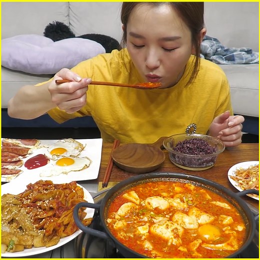 590K views · 21K reactions | Real Mukabng :) Soft Tofu Soup, Grilled Fish, Bean Sprout, Roaste Seaweed , Korean Home Meal | GlutenFree | Facebook