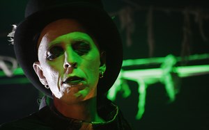 【乐界】英国哥特摇滚老牌乐团ALIEN SEX FIEND歌曲“Now I'm Feeling Zombified”