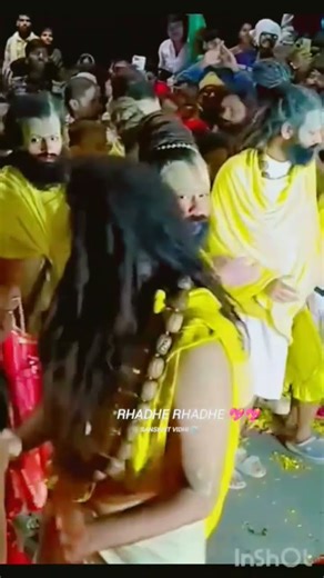 #premanandjimaharajke darshankaisekare🥰🙏🏻#premanandjimaharajji#bhaktisangeet#aaineKiNazar#ytshorts📉