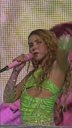 Shakira brings TQG to the stage in Dallas