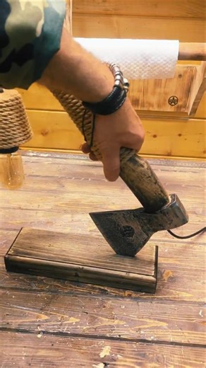 Лампа из топора 💡#diy #woodworking
