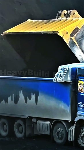 CAT 992C Loads Truck in ONE Scoop! 😱💥 #earthmoving