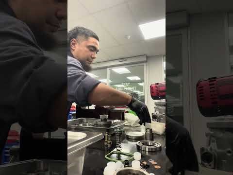 Assembling VP44 Diesel Pump