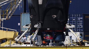 Supertelephoto time-lapse of Octagrabber on board the 'Of Course I Still Love You' droneship releasing #Falcon9 #B1060.2 🚀 ⭐️Enjoy my work and want to help keep the rad footage coming? Get full-res photo downloads, discover the settings I use, and support my full-time photography here!! → https://www.patreon.com/join/trevormahlmann This is a short clip from my 8K video of this recovery. Check out the full video here: 🎥 https://youtu.be/jiLbMkA9PLM | Trevor Mahlmann