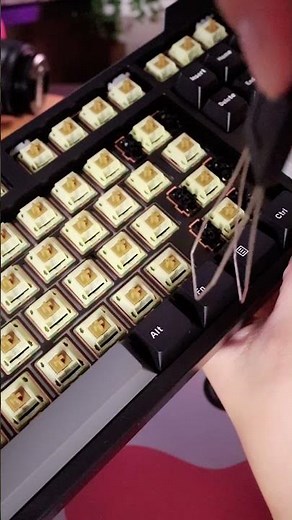 How to remove keycaps the easy way!