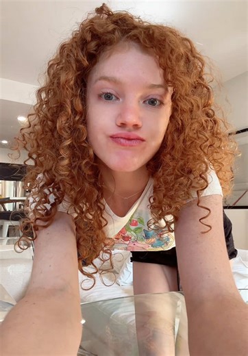 Discover the Beauty of Green-winged Macaws and Redheads