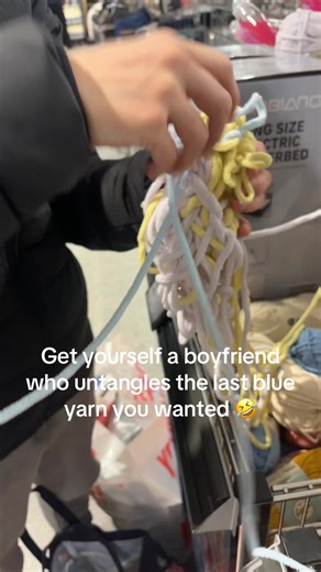 How to Untangle Blue Yarn Effortlessly