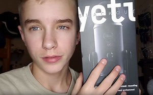 Boss小哥 • 开箱新麦克风_哔哩哔哩_bilibili