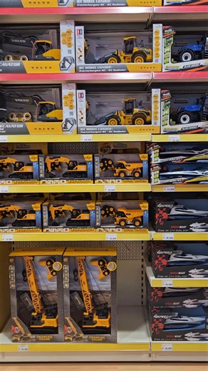 16K views · 65 reactions | En route pour le chantier avec le camion-benne et la pelleteuse radiocommandées ! ️‍♂️ https://tinyurl.com/e297zsmf Disponible dans tous les magasins Smyths Toys et sur notre site à seulement 10€ avec les références 234569 et 234570  Livraison standard offerte dès 29€ d'achat, voir conditions en ligne  | Smyths Toys Superstores FR | Facebook