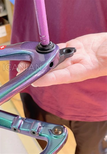 Gravel bike frame-install thru axle #biketok #ICANIAN #frame #cyclinglife #thruaxle