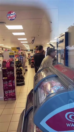 📹 NewsBuzzUK A funny moment inside a Tesco store has gone viral after a shopper accidentally dropped an entire case of Birra Moretti beer just moments after picking it up from a display. #NewsBuzzRAW #Tesco #FunnyMoment #BeerFail #ViralVideo