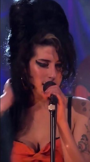 Amy Winehouse - Incredible 'Valerie' Live Vocals! 😍🎤 #shorts #amywinehouse