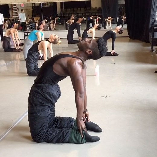 @lloydknight showing us how the “exercise on six” is done! One of the many ways the #grahamtechnique prepares dancers to use core strength to protect the knees. From advanced class @marthagrahamschool a few years ago led by renowned Graham artist Peggy Lyman. @marziamem spotted too! #marthagraham #marthagrahamdancecompany #amazingdancers #grahamcorepower #contractandrelease #dancers #graham100 #thefirstandthefuture #core #coreworkout #corestrength | Martha Graham Dance