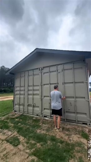 35K views · 965 reactions | Bet you never opened up a storage container like this before airbnb #construcao #obra #kitnet #containerhouse | Affordable shipping container homes and designs | Facebook