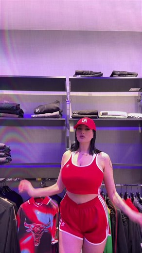 Video di Michela Sabatino (@__michelasabatino) con Q U E V A S H A C E R H O Y ? - Omar Courtz & De La Rose