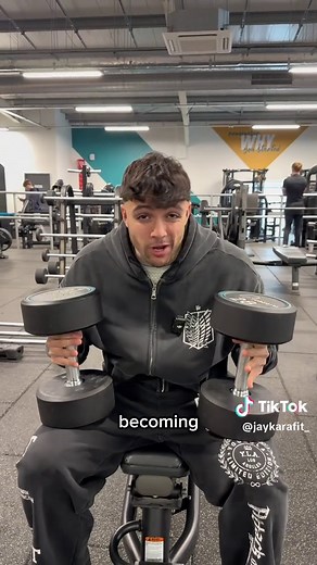 I trained at PureGym to see if it actually delivers or if it’s just convenient. For the monthly price, it’s undeniably accessible. You’ve got free weights, power racks, plate-loaded machines, functional space, classes and enough variety to build a solid physique if you know what you’re doing. But here’s the real question: Is it built for serious lifters… or general fitness? Commercial gyms like PureGym are designed for scale, not necessarily for elite progression. That doesn’t make them bad. It 