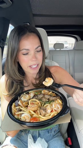 A med rare steak woulda set it off #pasta #eatingshow #foodreview #olivegarden #mukbang #eatingvideo #fastfood | Eatdrinkbe