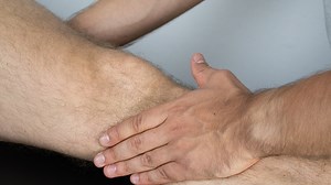Prueba del cepillo / Prueba del trazo / Prueba del bulto | Evaluación de la hinchazón de la rodilla