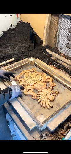 Fra Papir til bronze part 3b😊✨🛡️ I dette afsnit skal jeg klargøre til bronzestøbning ved at klargøre støbeformen. Tak til alle jer 125.000 der har set mine første to videoer❤️ -jeg håber i vil finde de sidste to afsnit lige så interessante 😊 bemærk denne video er delt op i en 3a og 3b. Hvis du syntes det er fedt med dansk kunsthåndværk så kunne du overveje at ‘like’ opslaget, følge mit arbejde eller dele opslaget til en der er interesseret i denne form for håndværk ❤️ tak ❤️ #bronze #madeinde