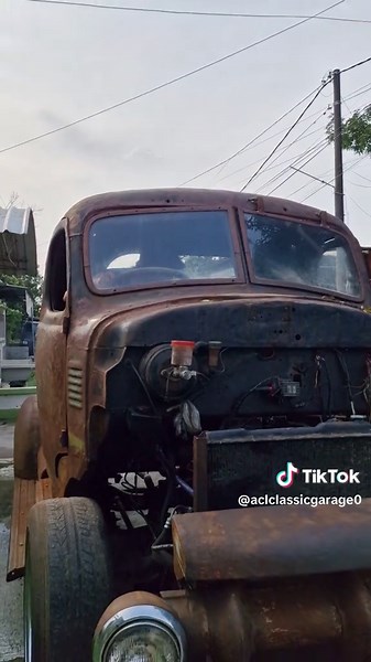 Ford COE 1956: Mobil Klasik Siap Melintas
