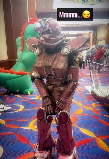 Oh, whatever is a lady knight to wear for @CTGAMERCON ?🤭😂 #falloutcosplay #powerarmorcosplay #bethesdagamestudioscosplay #cosplayersoftiktok #womenofcosplay