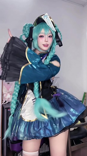 Miku Cosplay: Vễ Thương Hăm 😼