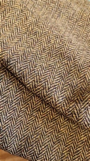 The difficulties in photographing tweed 😅 this has been the most difficult tweed to photograph ever, I tried outside which normally works perfectly and it made it worse! There's five different colourways too - red, lime, fawn, brown and moss green! 😍 | The Weaving Shed