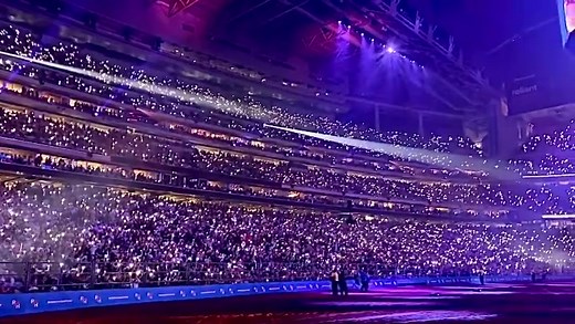 HOUSTON!!! 72,300 Screaming Journey fans!! WHAT AN AMAZING NIGHT!! THANK YOU ALL SO MUCH!!! UNREAL MY FRIENDS!!! 🙌🏻🔥🙌🏻🔥🙌🏻 @journeymusicofficial @rodeohouston #journeyfreedomtour2022 #deencastronovo #teamdeeno | Deen Castronovo