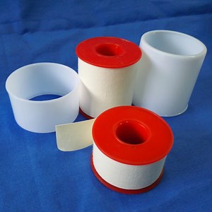 [Hot Item] Surgical Adhesive Plaster Athletic Sports Tape Strong Rigid Strapping Tape for Sports Injuries Zinc Oxide Adhesive Plaster Zinc Oxide Tape for Tin Package