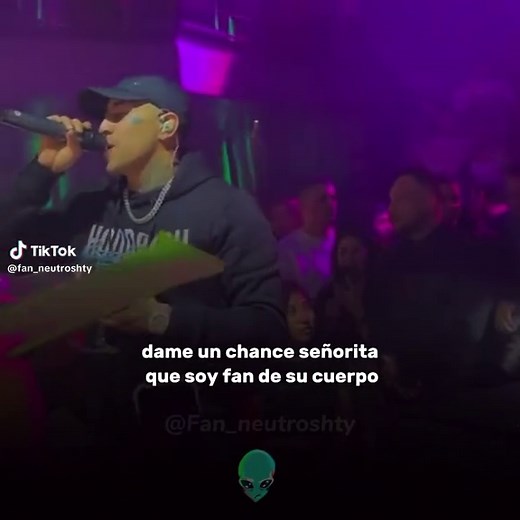 Neutro Shorty: Es Ella en Concierto