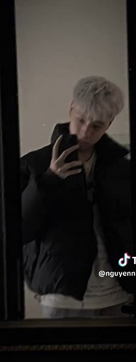 Selfie Techniques: Capturing the Perfect Indoor Shot