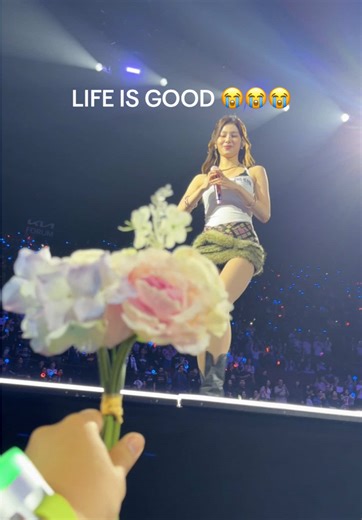 She took my flowers yall im gonna explode 😭😭🌹🌹@TWICE @Live Nation Concerts #twice #thisisfor #twiceconcert #sana #kpop