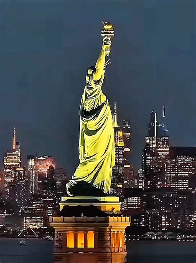 🌨️ Snowfall in New York City Feels Like a Movie Scene ❄️ NYC Winter Magic 🗽 Search keywords:🔐 1. New York City 2. Times Square 3. NYC nightlife 4. New York City lights 5. NYC 4K walk 6. Times Square 2025 7. New York travel vlog 8. Manhattan streets 9. NYC downtown 10. Times Square crowd 11. Night walk in New York 12. Street life NYC 13. New York vibes 14. Times Square at night 15. NYC street scenes 16. New York City tour 17. Explore NYC 18. Times Square 4K video 19. Best places in New York 20