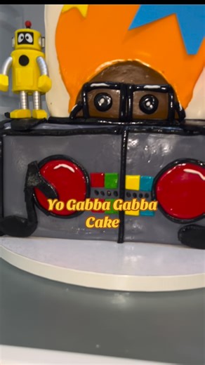 NJ CUSTOM CAKES 🎂 on Instagram: "Such a fun cake 🤩 #customcakes #heartcake #sweetsupply #follow #jersey #growingbusiness #explore #blackowned #njbaker #cakes #beginner #yummy #bakery"