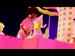“it’s a small world” Finale doll malfunction
