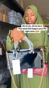 You no get this bag ??? No naow #handbags #womeninbusinessvisibilitychallengeis #womenshoescombo #facebookreelsviral #fypageシ #bride2025 #HandbagGoals #owanbefabrics #womeninbusiness | Emi's house