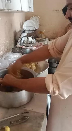 How to Marinate Ingredients in a Kitchen