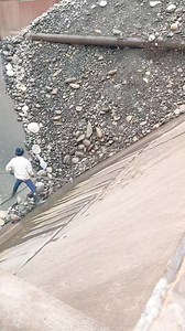 The process of a self-unloading ship unloading pebbles #sandstone #self-unloading ship #canal #unloading #crew #loading and unloading ship #ore #pebbles | 丁掌柜