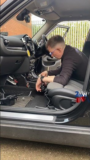 MINI CENTRE CONSOLE REMOVAL