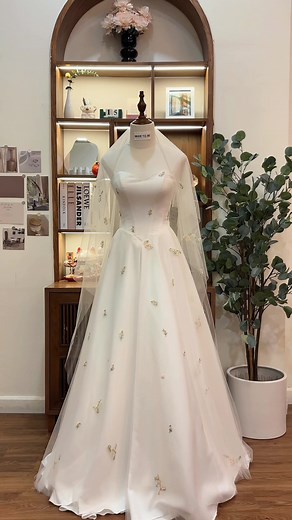 Aimee Dress ✨ #BrideToBe #bridal #bride #wedding #weddingdress #beautifulinwhite #floral #flower