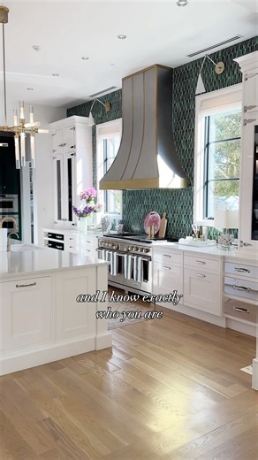Christopher Peacock on Instagram: "With exceptional craftsmanship and style, a Christopher Peacock kitchen is easily recognizable . Explore our renowned luxury cabinetry by tapping the link 🔗 in our bio. . Designed by: @bethkupper @ashleybrowndallas @jeanns53 . #christopherpeacock #luxuryhome #lux #luxurykitchen #kitchengoals #bespoke #highend #homedecor #interiordesign #cabinetry #customkitchen"