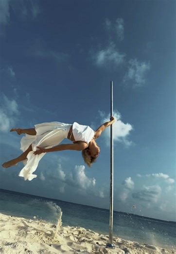 Amazing Pole Dance Performance in the Maldives
