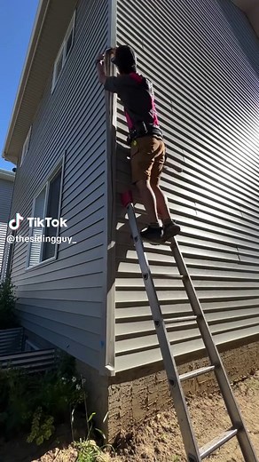 How to Replace Vinyl Siding Corner Posts Easily