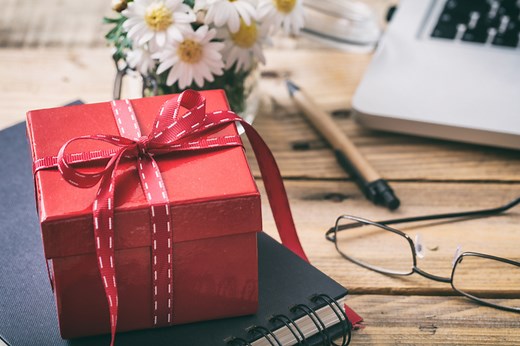 68 Creative & Thoughtful Gifts For Managers In 2024