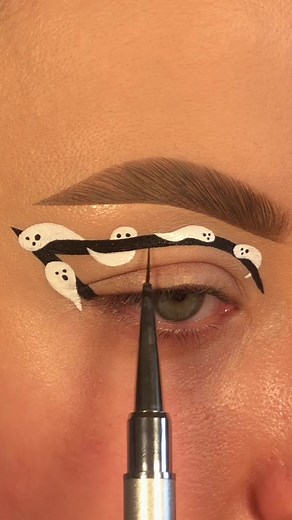 Halloween Makeup Tutorial: Ghostie Liner