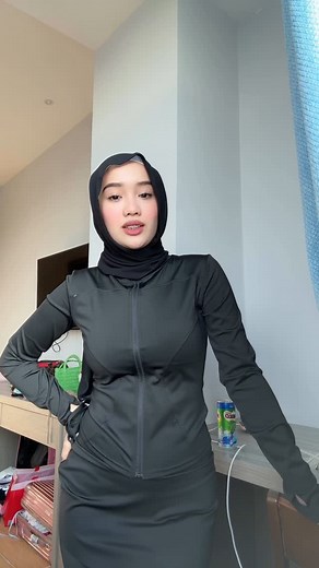 Malay Girls Main | 🇲🇾 on Instagram: "Bfre Ke Pulauu 🏝️ | Follow @malaygirlsmain Ig : afeesyaa Tiktok : feesyaa_ . . #hijabfashion #malaypretty"