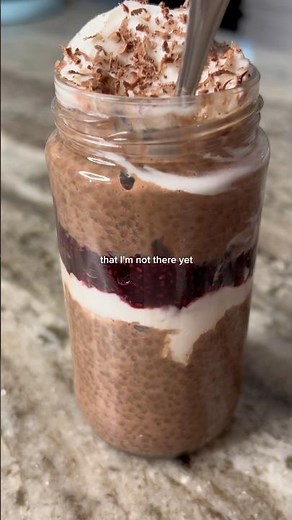 chocolate cherry chia pudding parfaits!