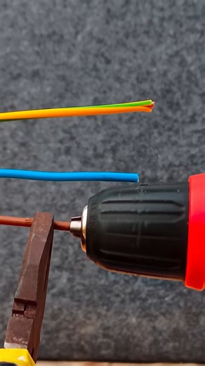 504K views · 1K reactions | Awesome Idea! How to Twist Electric Wire Together #diy #tips #skills #workshop #lifehack #electricwork #tricks | Life Hack Shack | Facebook